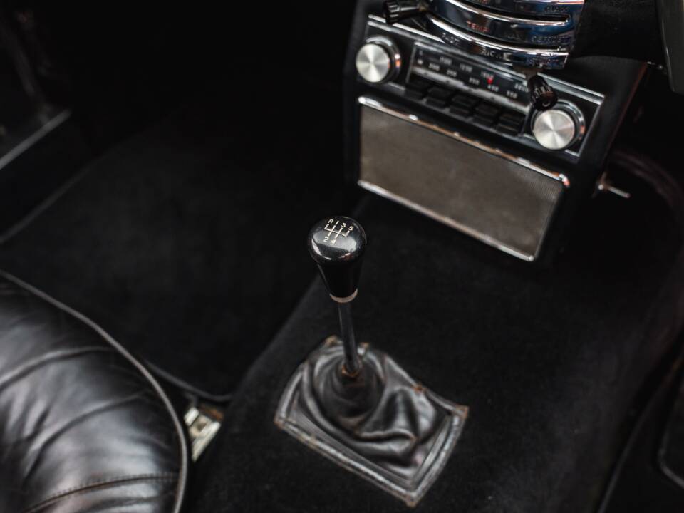 Bild 31/39 von Aston Martin DB 6 (1967)