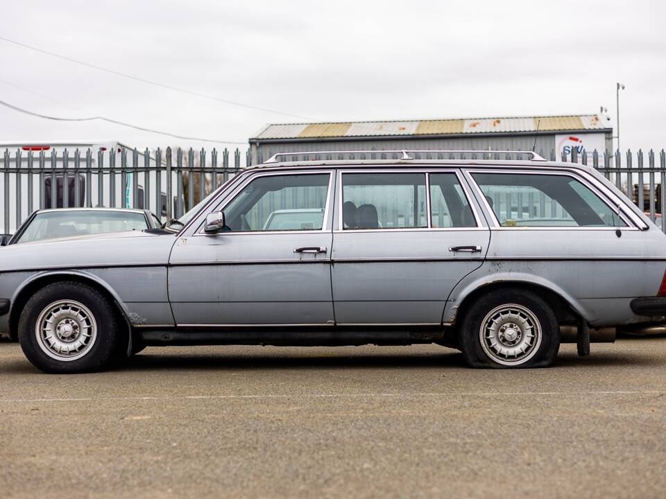 Bild 2/50 von Mercedes-Benz 280 TE (1983)