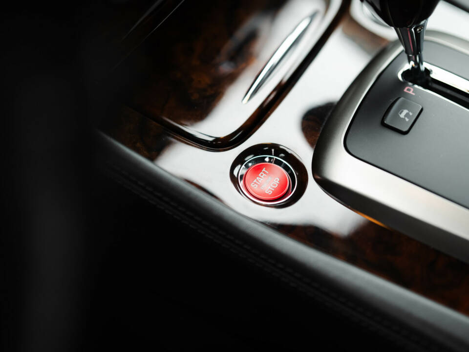 Image 27/33 of Jaguar XKR (2008)