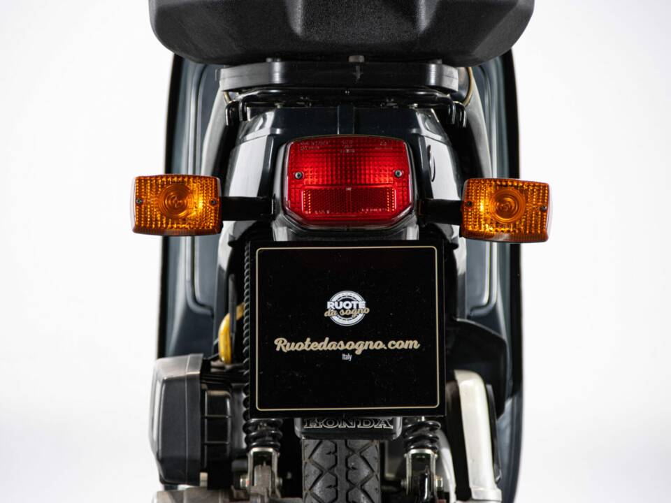 Image 9/44 of Honda SH 50 Fifty (1987)
