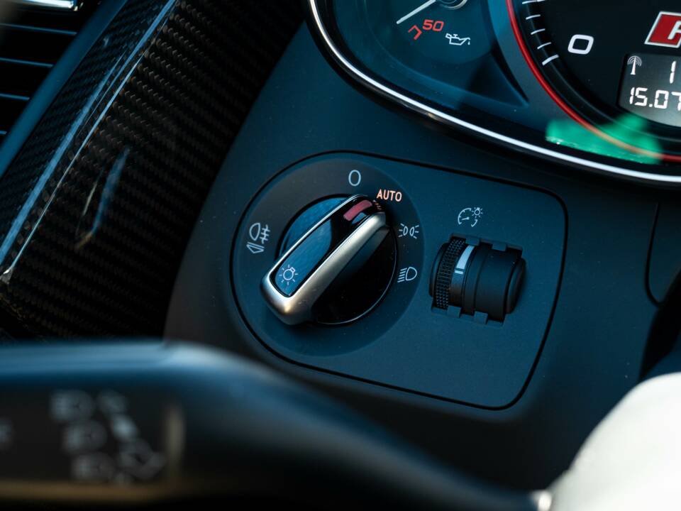 Image 27/36 of Audi R8 V10 (2013)