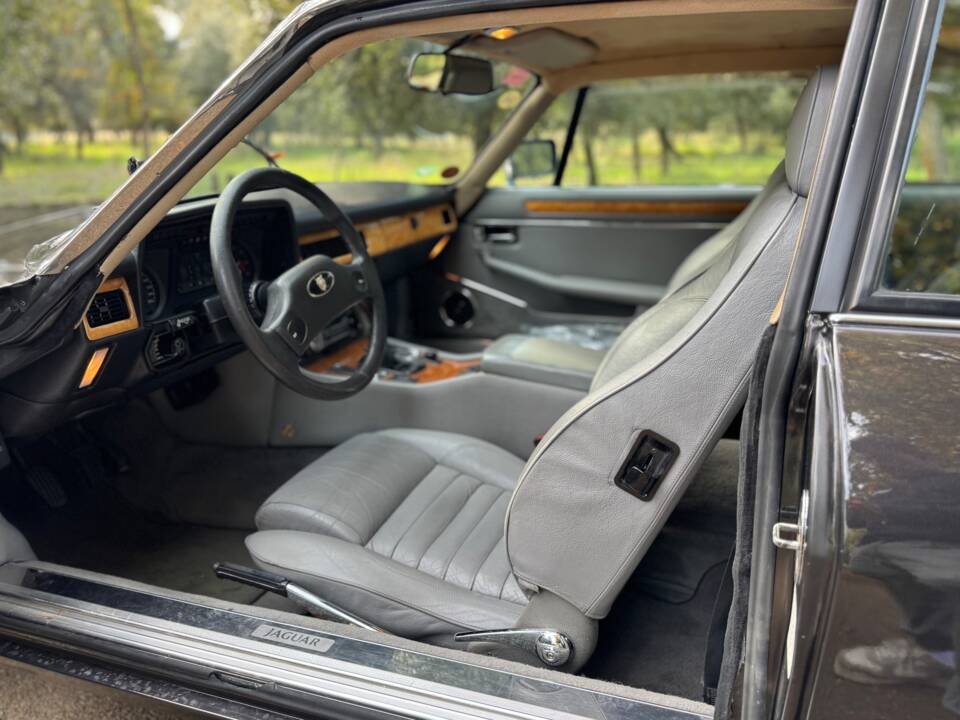 Image 33/47 of Jaguar XJ-S 3.6 (1988)