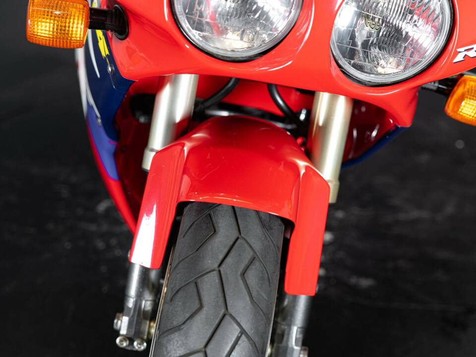 Immagine 17/42 di Honda RVF 750 (1994)