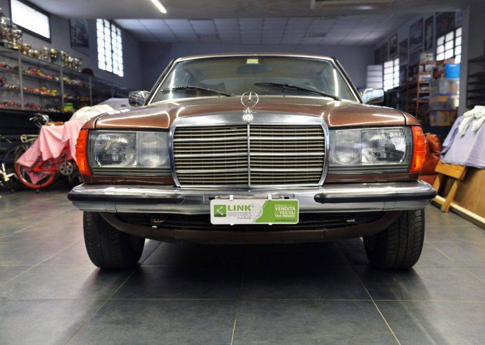 Image 2/10 of Mercedes-Benz 280 CE (1979)