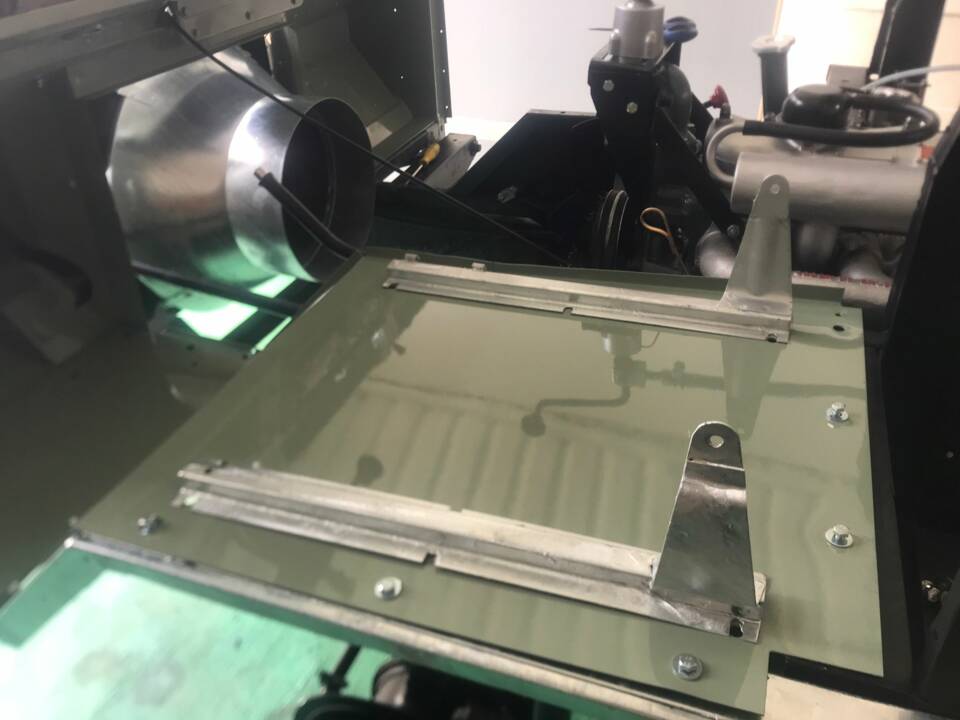 Image 11/39 of Land Rover Forward Control (1975)