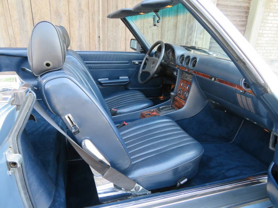 Image 12/25 of Mercedes-Benz 380 SL (1985)