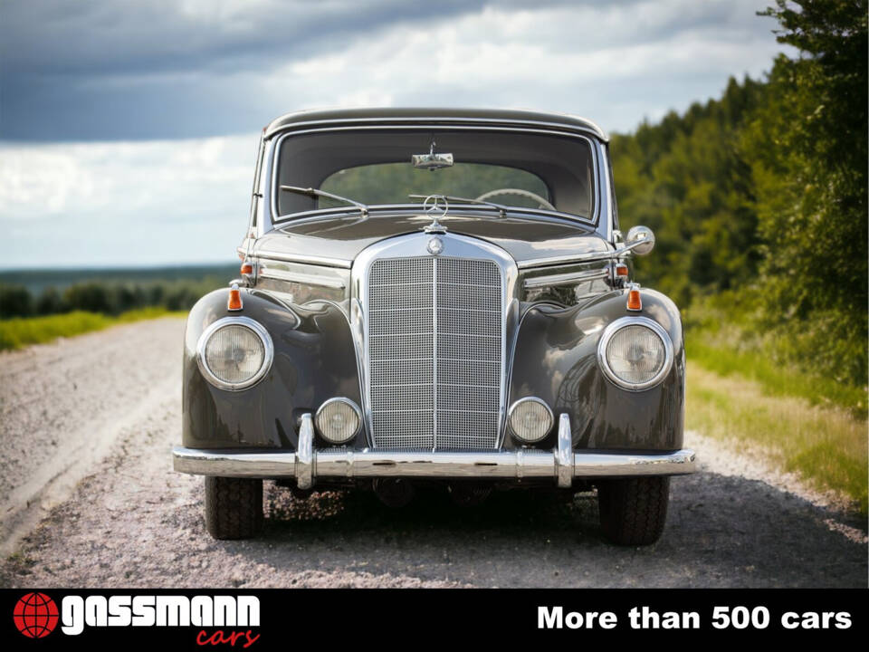 Image 2/15 de Mercedes-Benz 220 Coupe (1954)