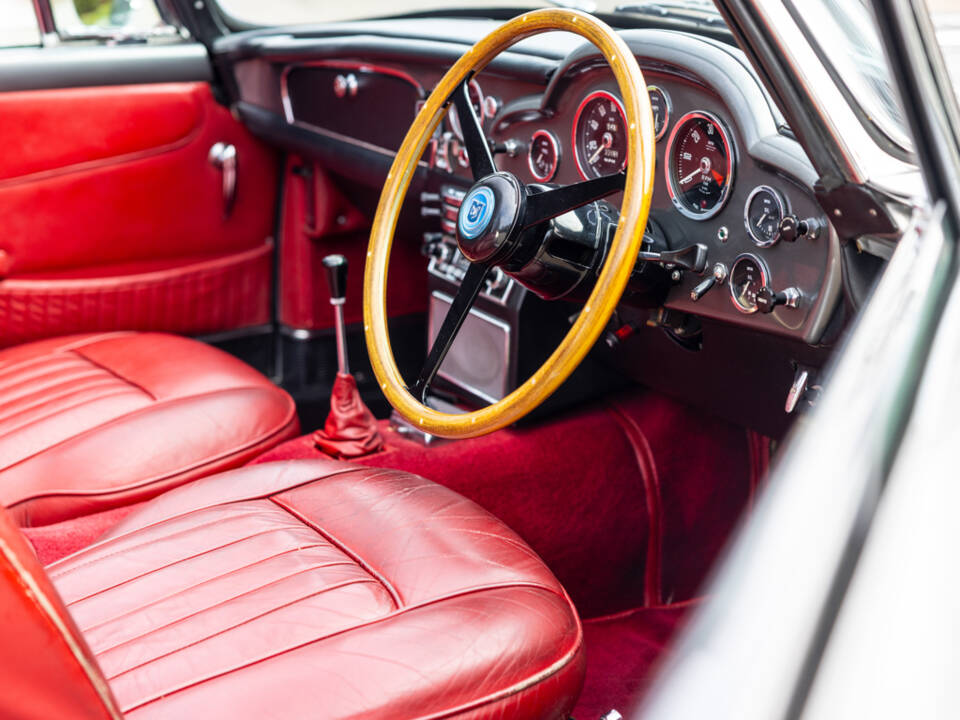 Image 19/50 of Aston Martin DB 5 (1964)