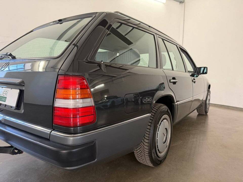Image 24/43 of Mercedes-Benz 230 TE (1992)