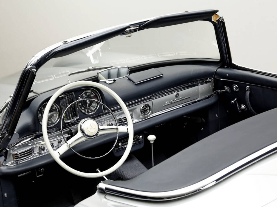 Image 10/30 of Mercedes-Benz 300 SL Roadster (1961)