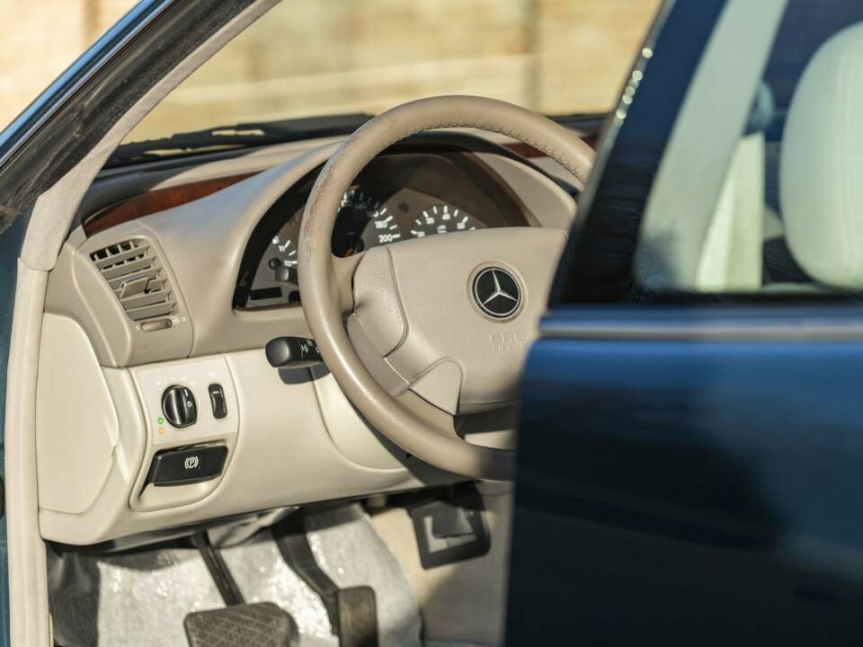 Image 49/50 of Mercedes-Benz CLK 200 (1997)