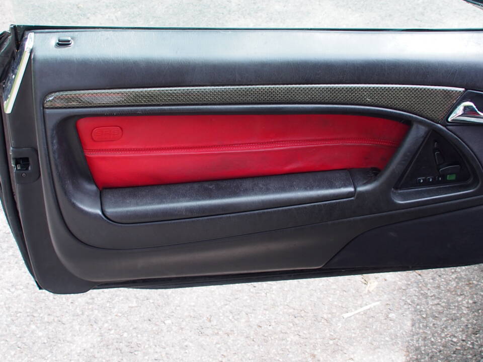 Image 13/20 of Mercedes-Benz SL 500 (2000)