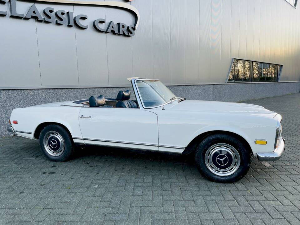 Immagine 6/36 di Mercedes-Benz 280 SL (1969)