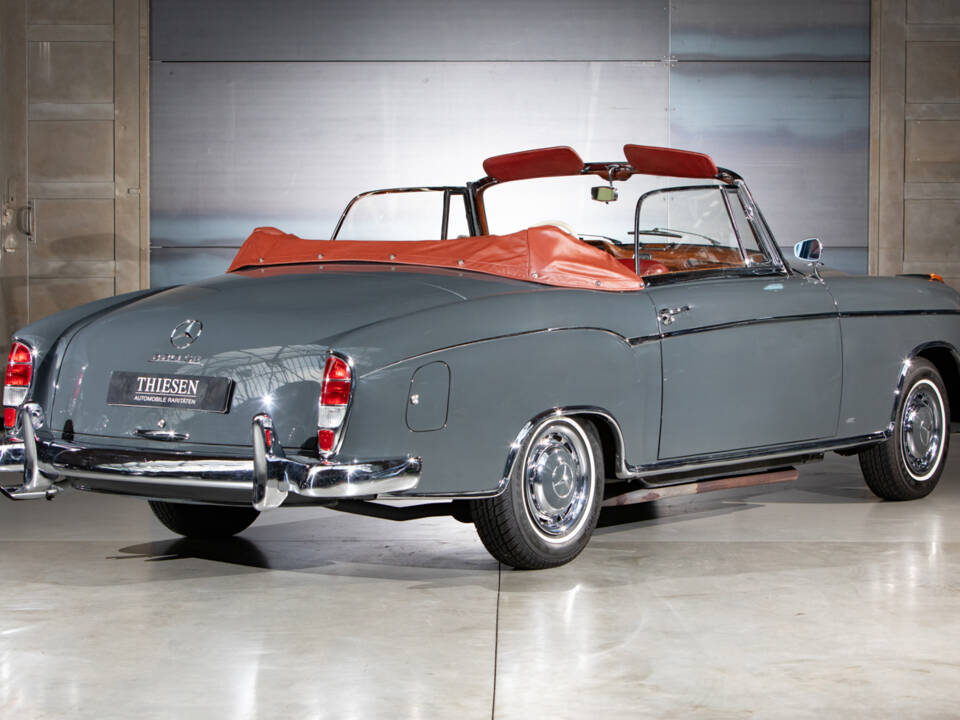 Afbeelding 4/23 van Mercedes-Benz 220 SE Cabriolet (1960)