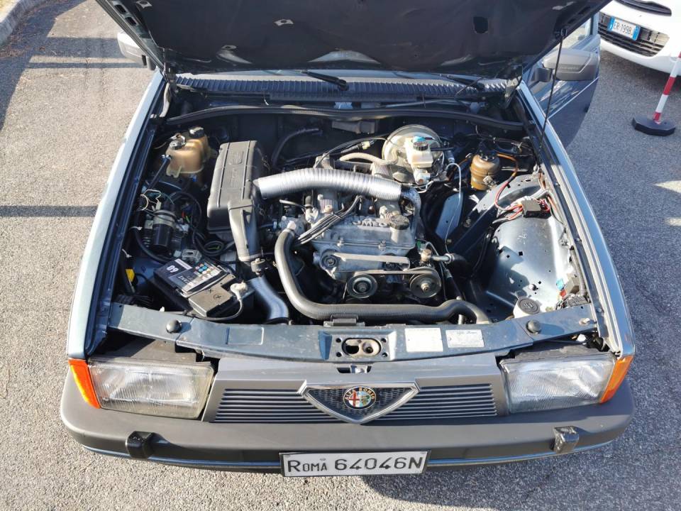 Image 45/45 de Alfa Romeo 75 1.8 (1987)