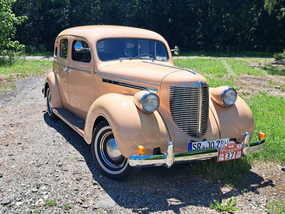 Bild 6/22 von Chrysler Royal Sedan (1938)