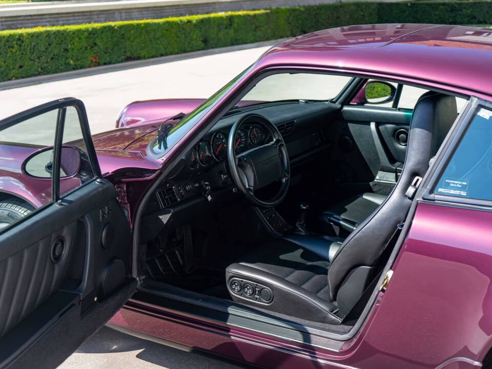 Image 8/46 of Porsche 911 Carrera 4 (1992)