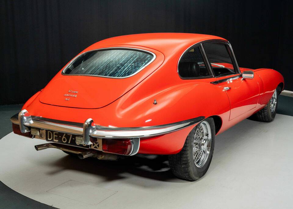 Image 8/8 de Jaguar E-Type (1970)