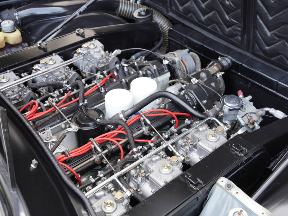 Immagine 4/50 di Ferrari 365 GTC&#x2F;4 (1972)