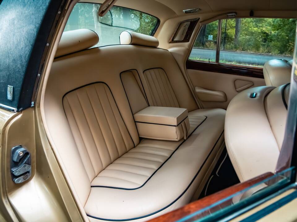 Image 18/36 de Rolls-Royce Silver Shadow II (1980)