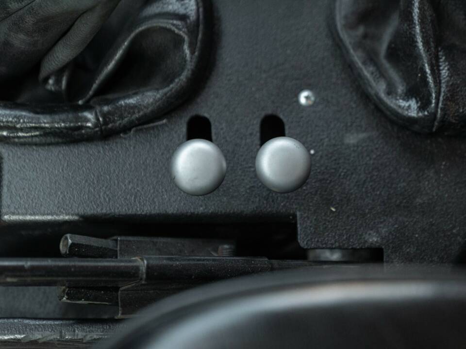 Image 43/50 de Mercedes-Benz 280 GE (SWB) (1981)