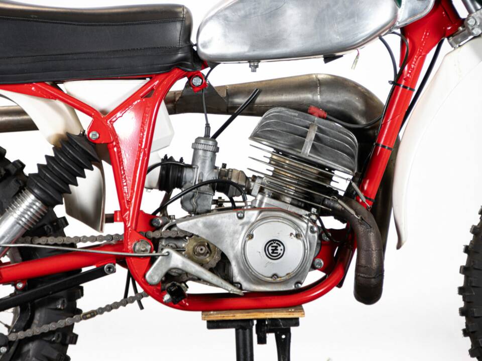 Image 33/50 of CZ 250 (1977)