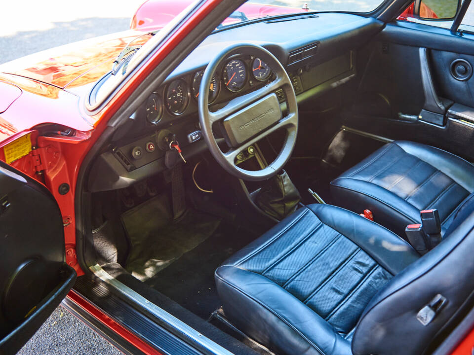 Image 16/44 of Porsche 911 SC 3.0 (1983)
