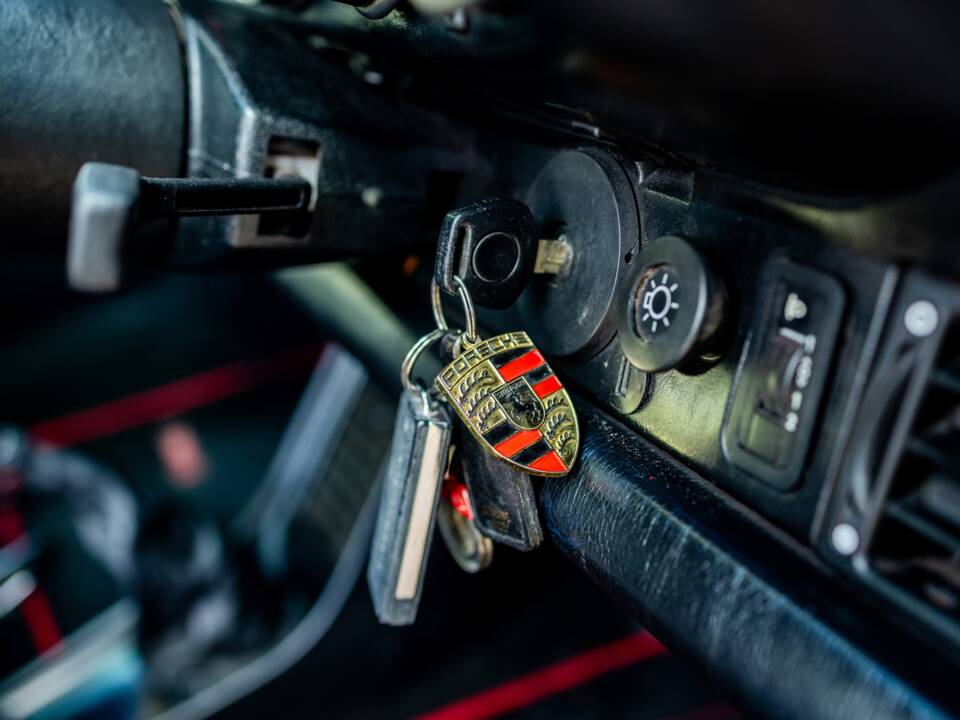 Bild 48/50 von Porsche 911 Carrera 3.2 (1989)