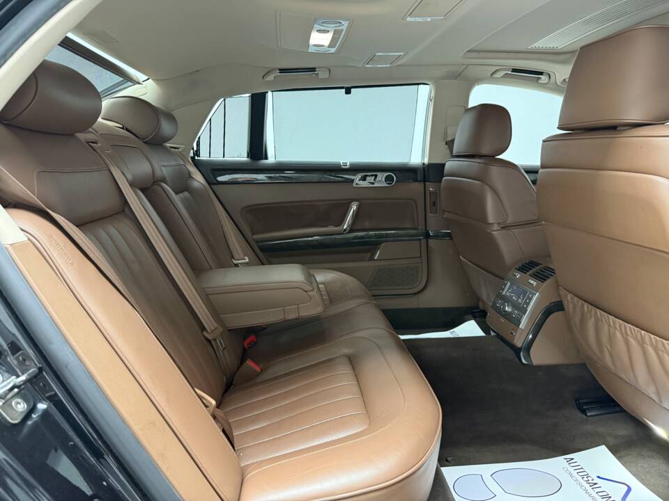 Image 15/25 of Volkswagen Phaeton 3.0 V6 TDI (2011)