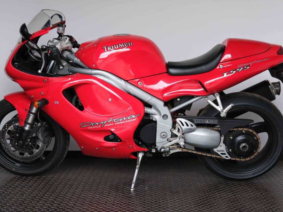 Image 35/66 of Triumph Daytona T595 (1998)