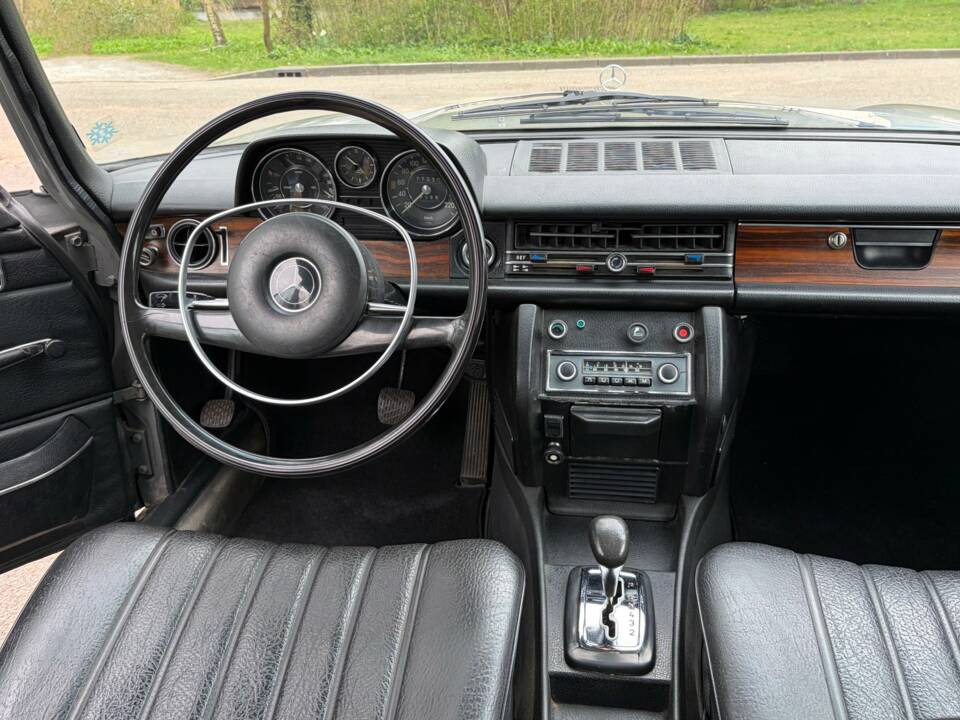 Bild 6/12 von Mercedes-Benz 250 (1971)