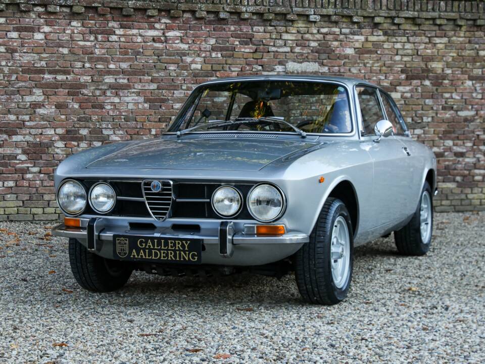 Image 33/50 of Alfa Romeo 1750 GT Veloce (1970)