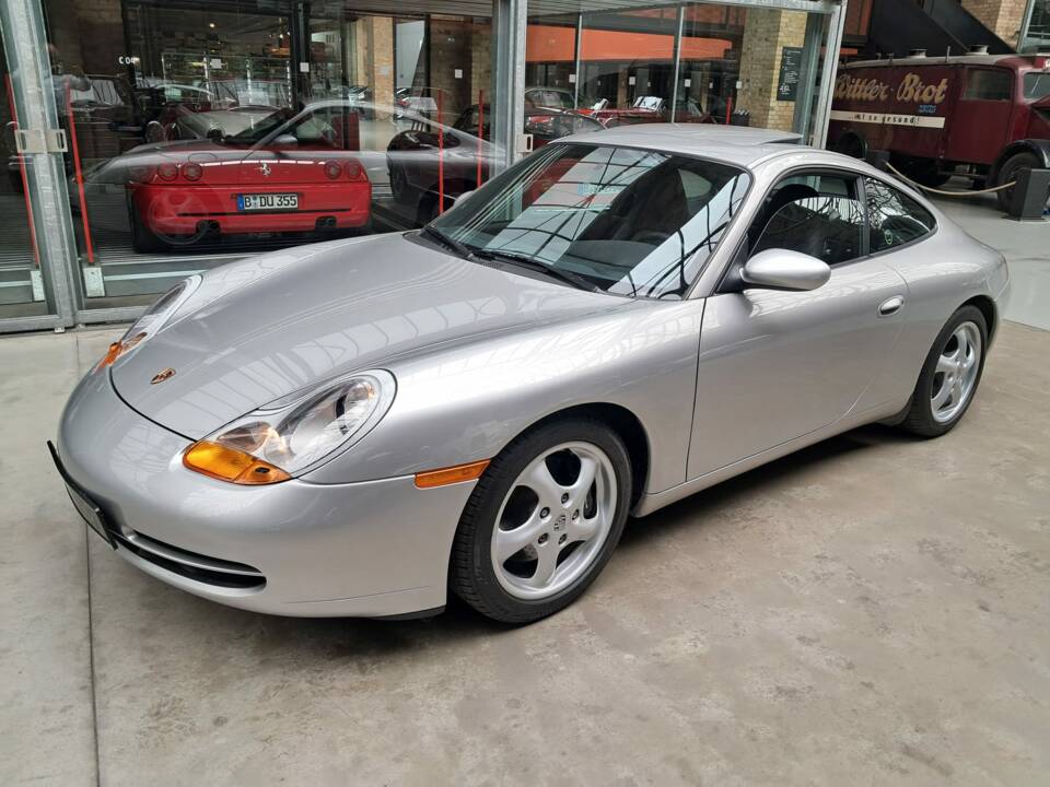 Immagine 13/33 di Porsche 911 Carrera (1996)