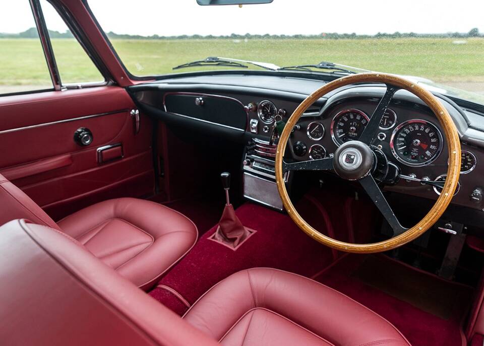 Image 13/23 of Aston Martin DB 6 (1969)