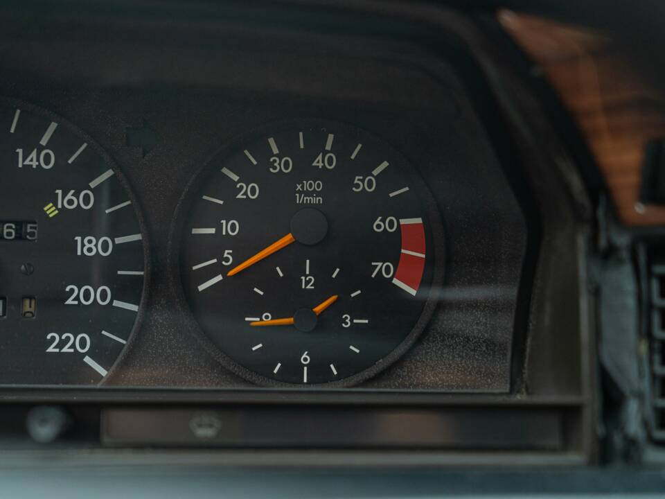 Image 36/50 of Mercedes-Benz 190 E 1.8 (1991)
