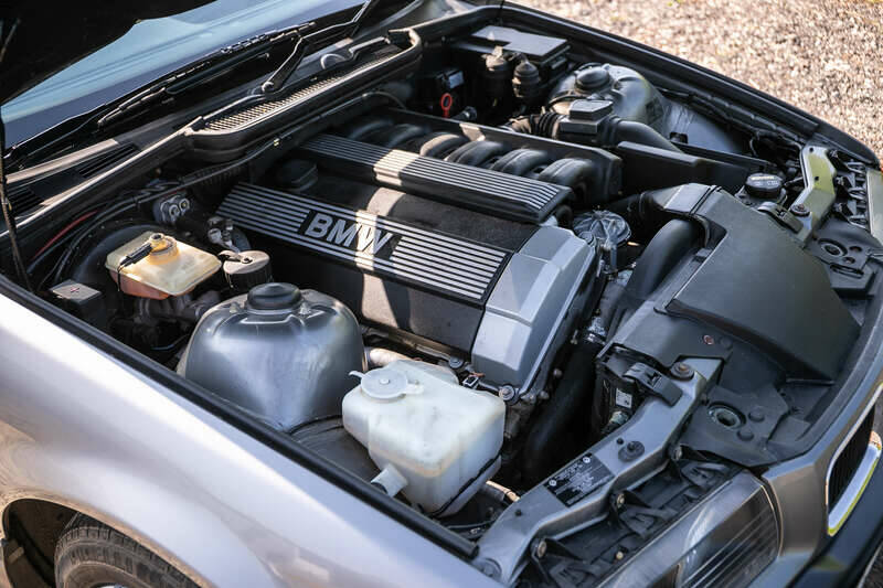 Image 3/50 of BMW 325i (1991)