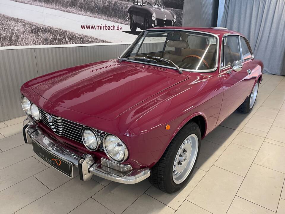 Image 3/18 de Alfa Romeo 2000 GT Veloce (1972)