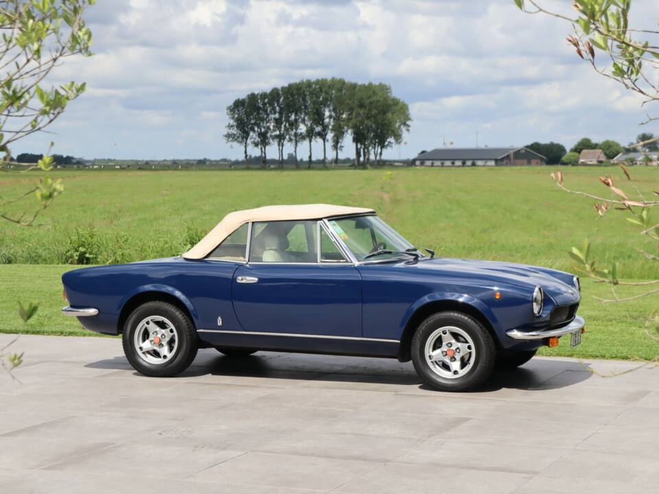 Image 16/50 of FIAT 124 Spider CS1 (1978)