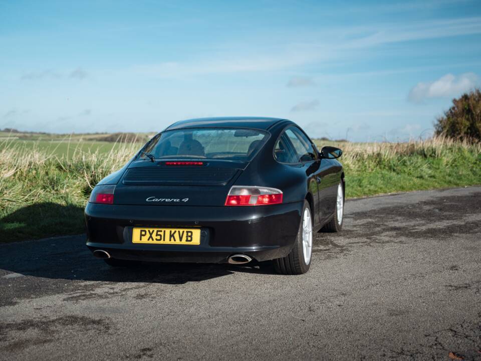 Imagen 22/50 de Porsche 911 Carrera 4 (2001)