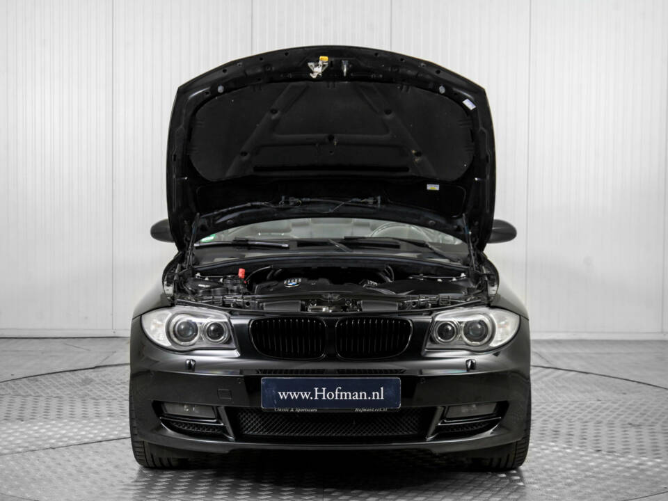 Image 41/50 of BMW 125i (2009)