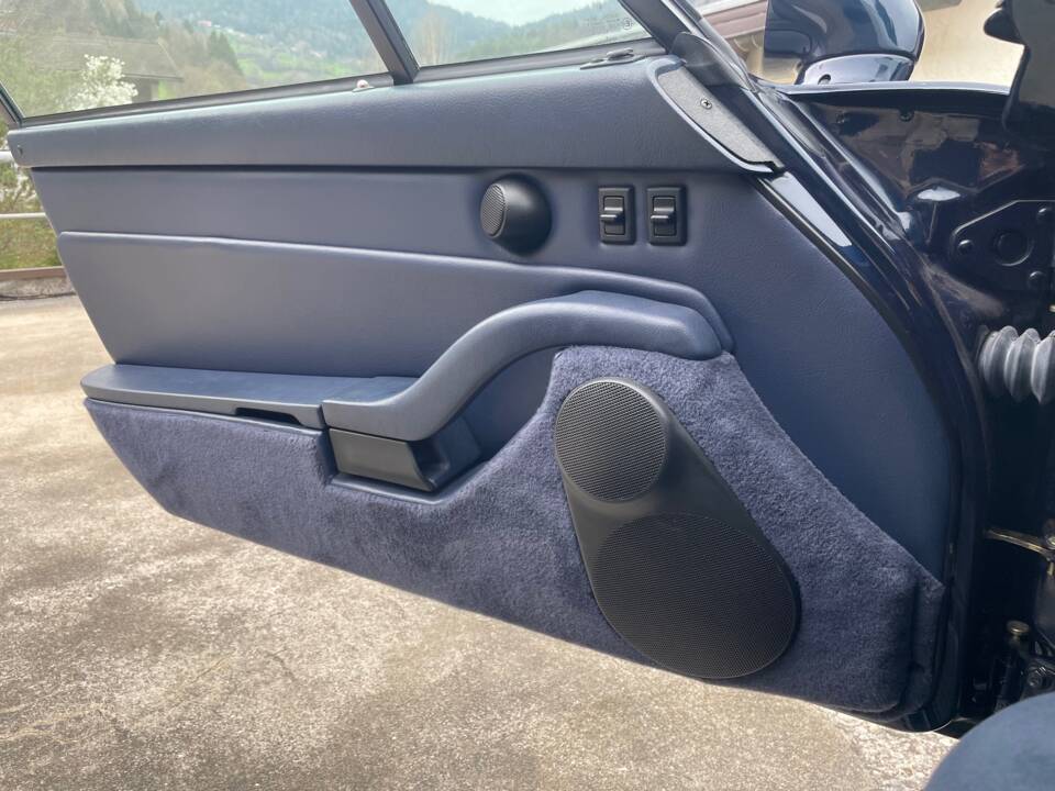 Image 6/8 of Porsche 911 Carrera (1996)