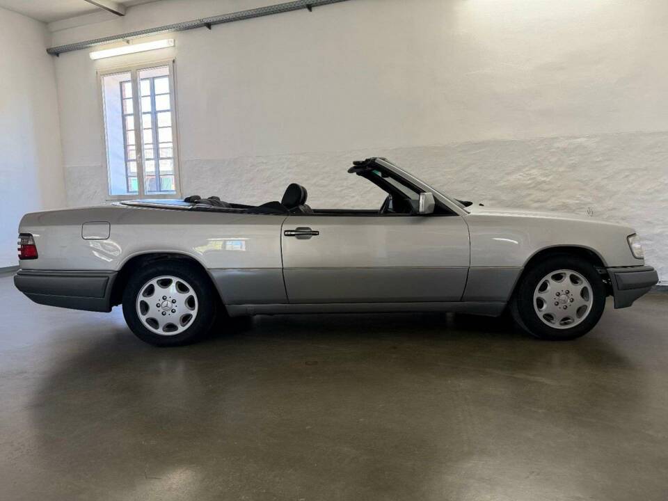Imagen 7/27 de Mercedes-Benz E 200 (1995)