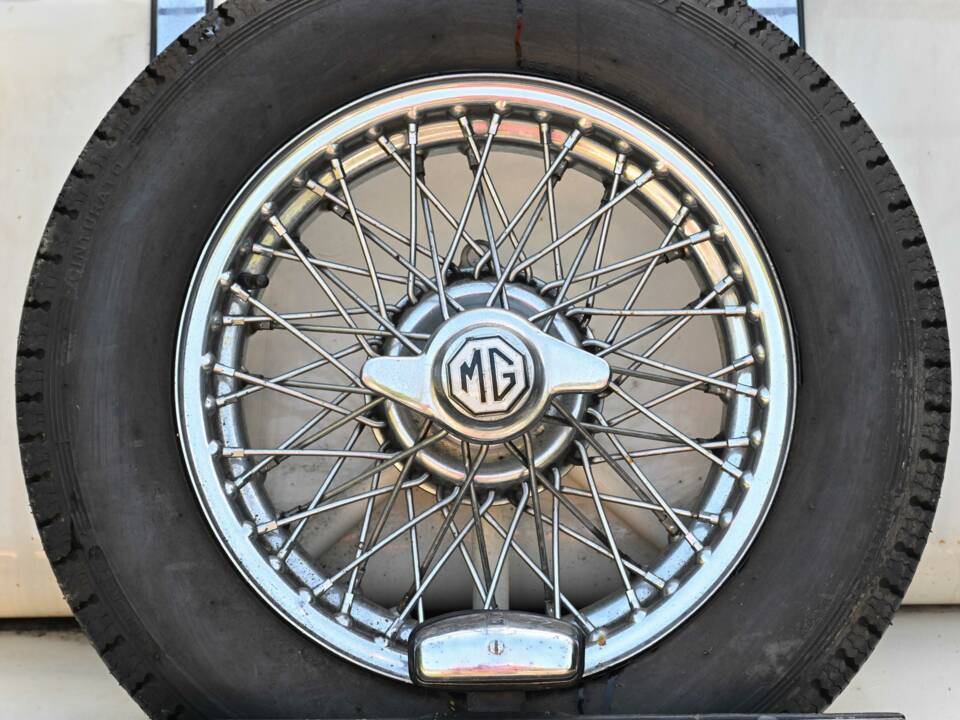 Image 41/50 of MG TF 1500 (1954)