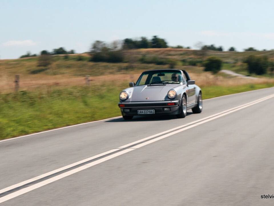 Image 43/44 de Porsche 911 Carrera 3.2 &quot;#250.000 911&quot; (1988)
