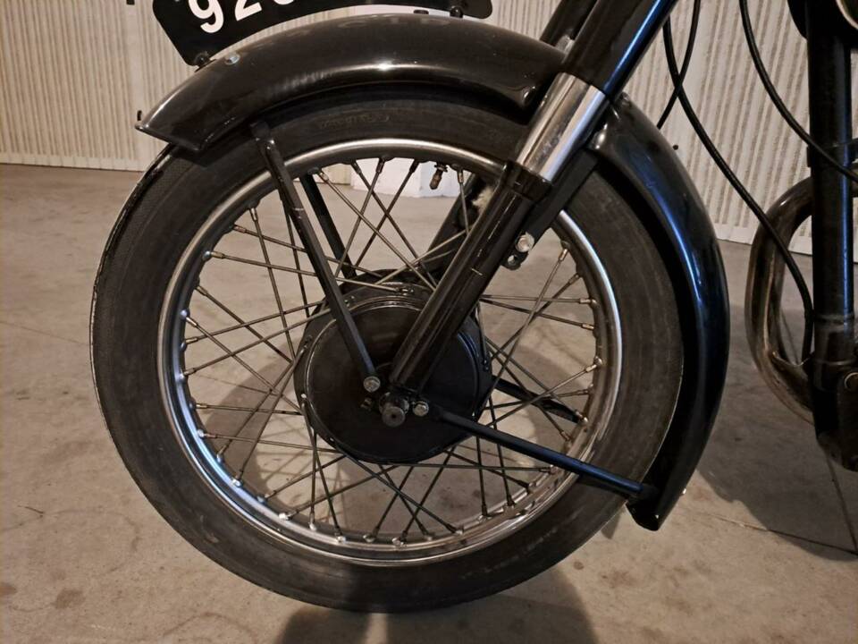 Image 22/24 of BSA C 11, C 12 (1957)
