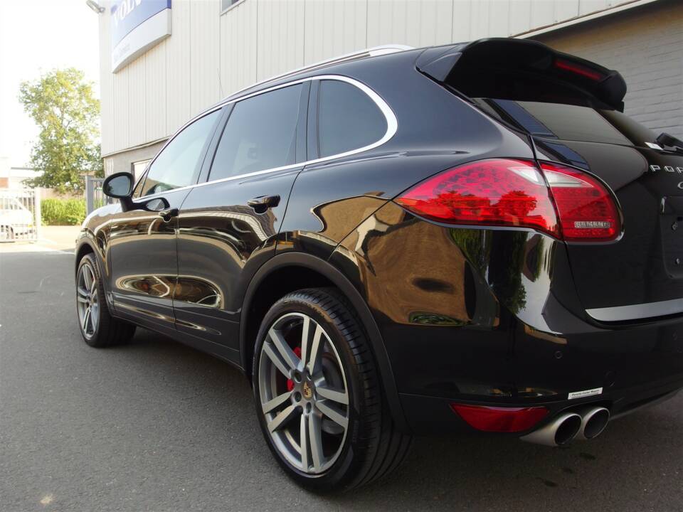 Bild 32/98 von Porsche Cayenne Turbo (2010)