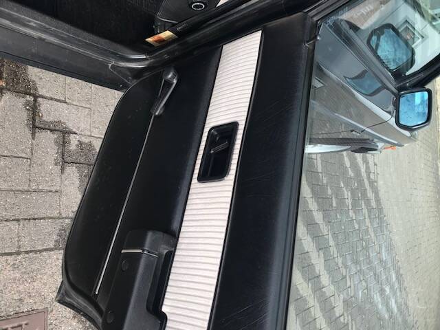 Image 22/29 of Volvo 240 Turbo (1983)