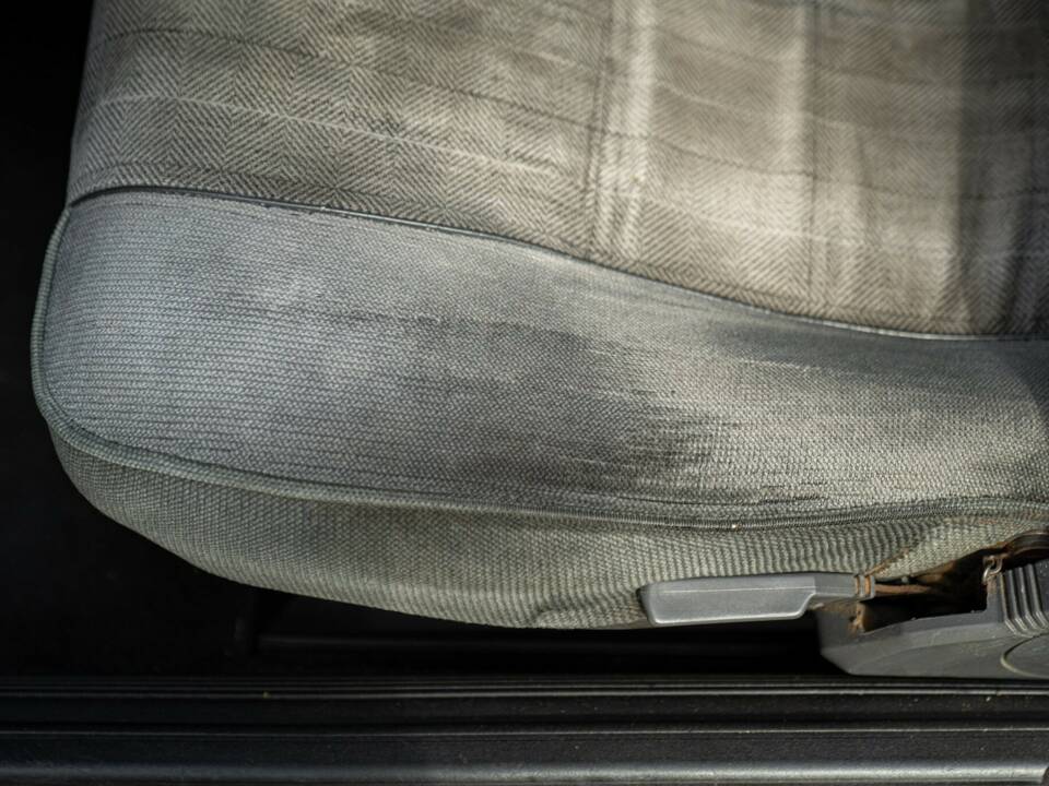 Bild 27/47 von Alfa Romeo 75 1.6 (1991)