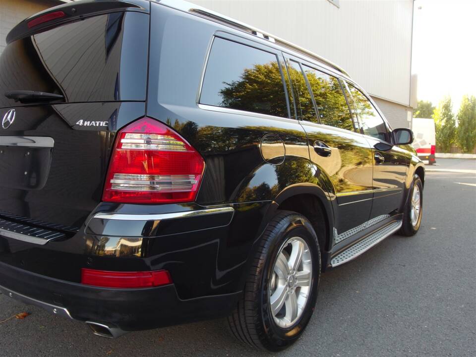Immagine 15/100 di Mercedes-Benz GL 550 4MATIC (2008)