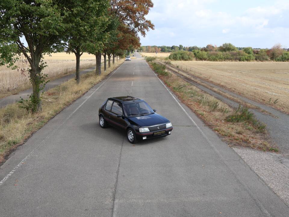 Obraz 5/56 pojazdu Peugeot 205 GTi 1.9 (1991)
